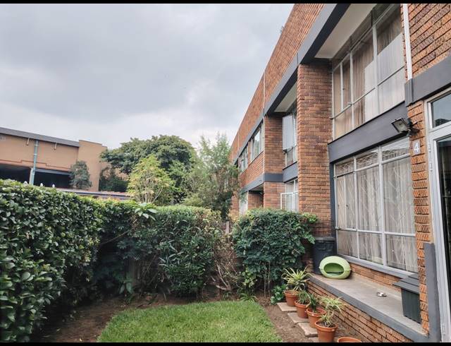 2 BEDROOM APARTMENT FOR SALE IN HALFWAY HOUSE